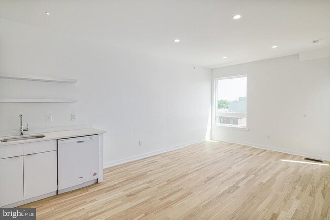 Photo - 1842 E Harold St Unit 6
