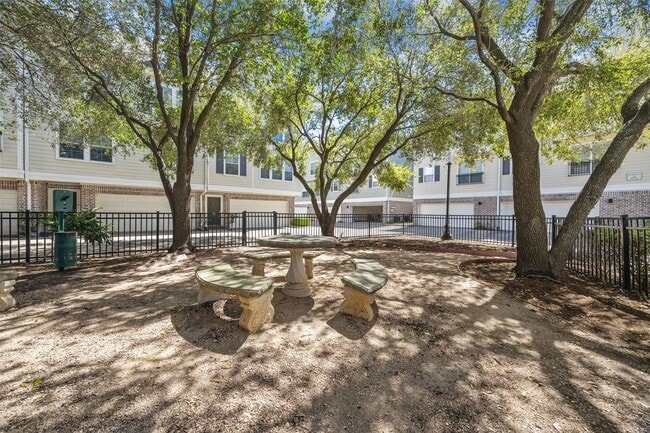 Photo - 3001 Murworth Dr Unidad 1304