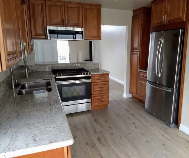 Building Photo - 428 30th St Unit A