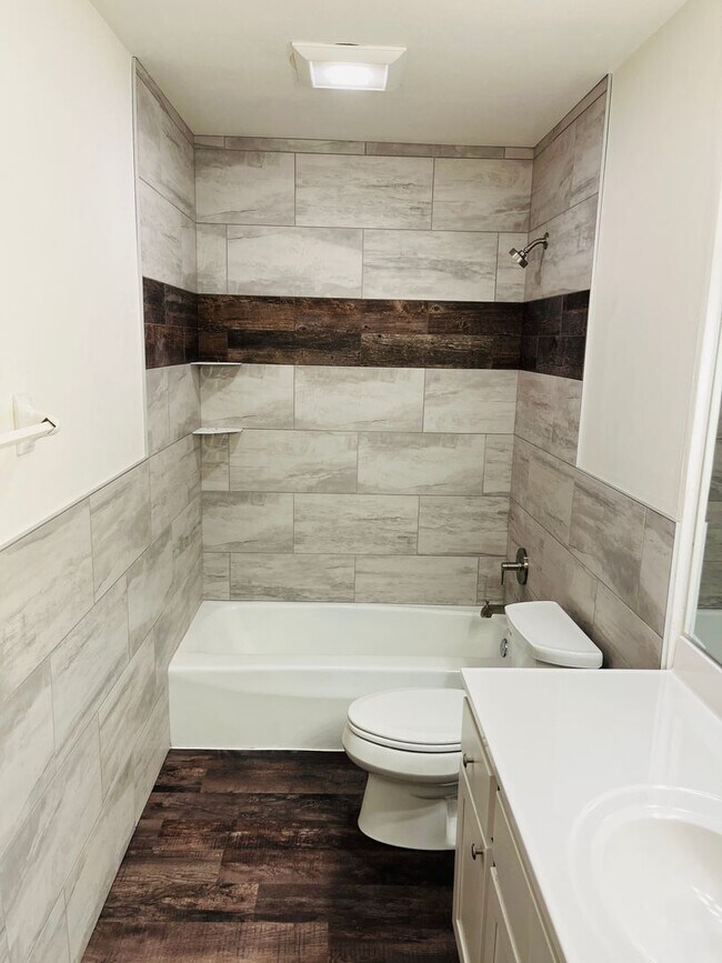 Photo - 2000/2004 Wyoming Ave Unidad 2000