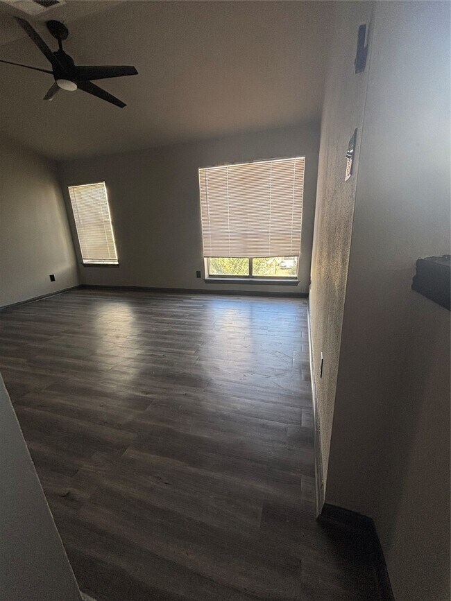 Photo - 8299 Cambridge St