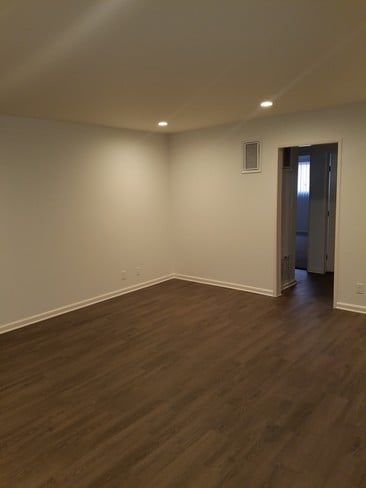 living room w/ recessed lighting