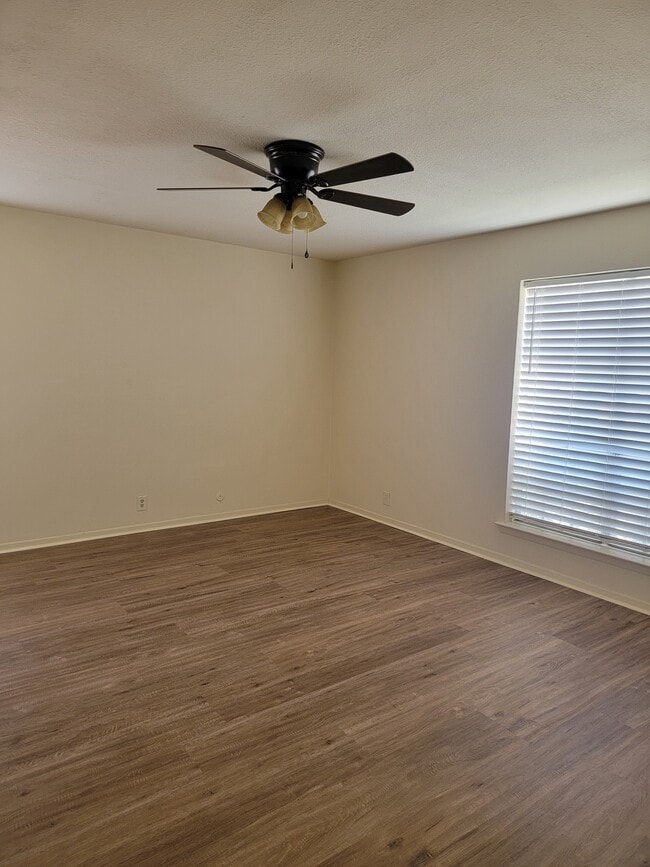 Photo - 613 Woodhaven Pl