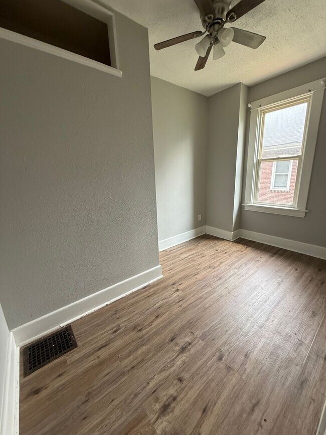 Photo - 452 N Whitelaw Ave