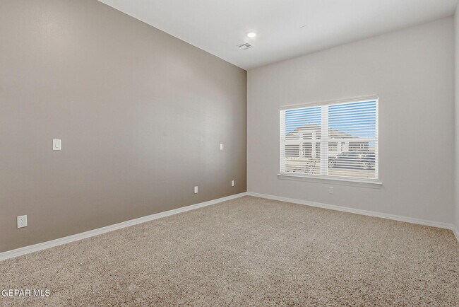 Photo - 940 Keenland Ave