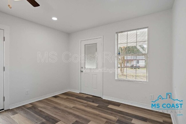 Photo - 340 Hiller Dr
