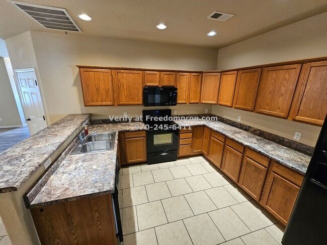 Photo - 2482 Wolcott Ave