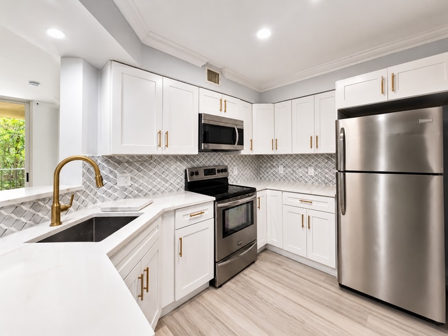 Photo - 400 Scotia Dr Unit 203