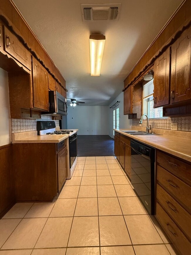 Photo - Adorable 3 bedroom, 2 bath home in Aledo