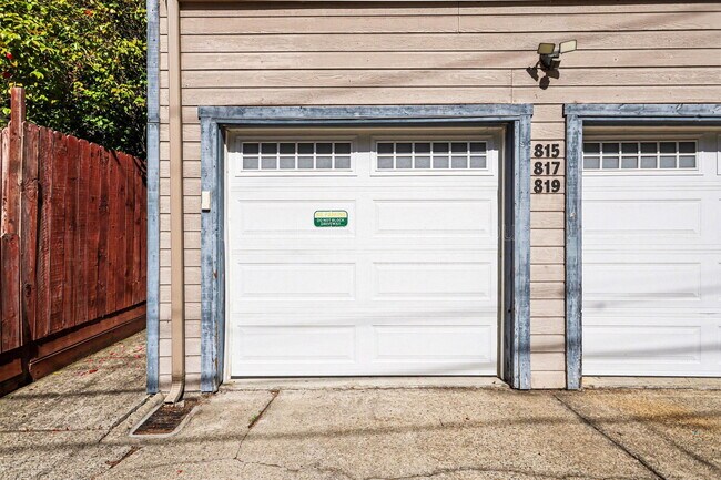 Photo - 815 E 28th St