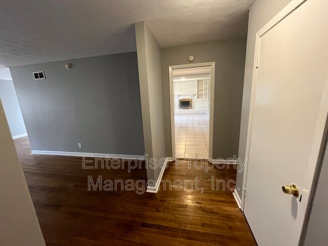 Photo - 2859 Invergarry Rd