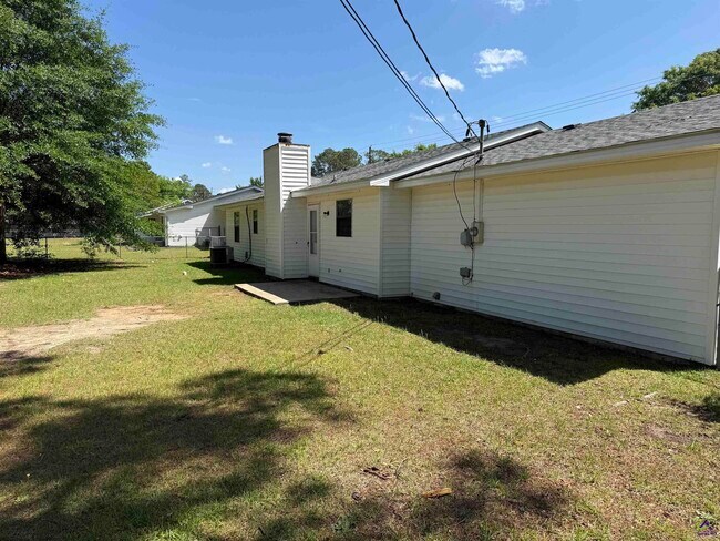 Photo - 1501 Main St