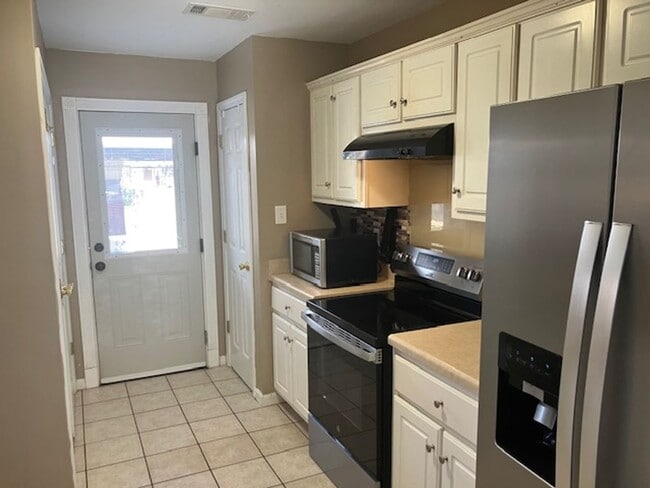 Photo - 108 Peyton Cove