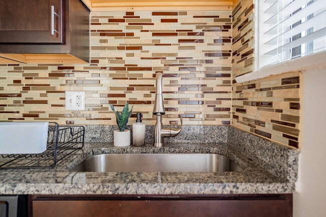 Photo - 2989 N Lawndale Ave Unidad 1