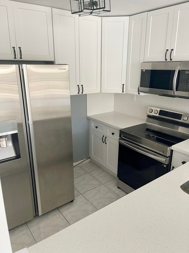 Photo - 2000 Atlantic Shores Blvd Unidad 306