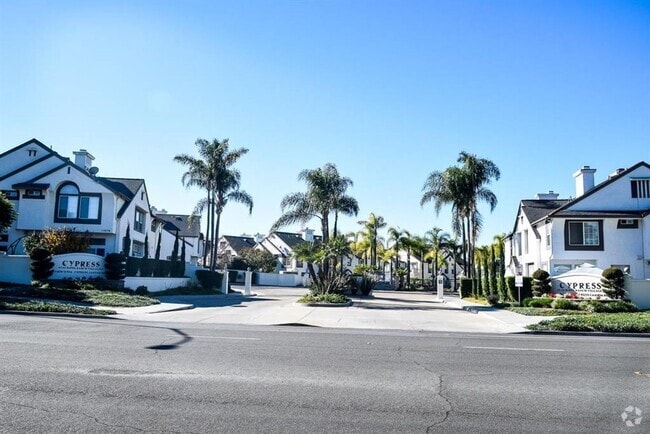 Building Photo - 2 Bedroom 2 Bath Condo with attached garage!