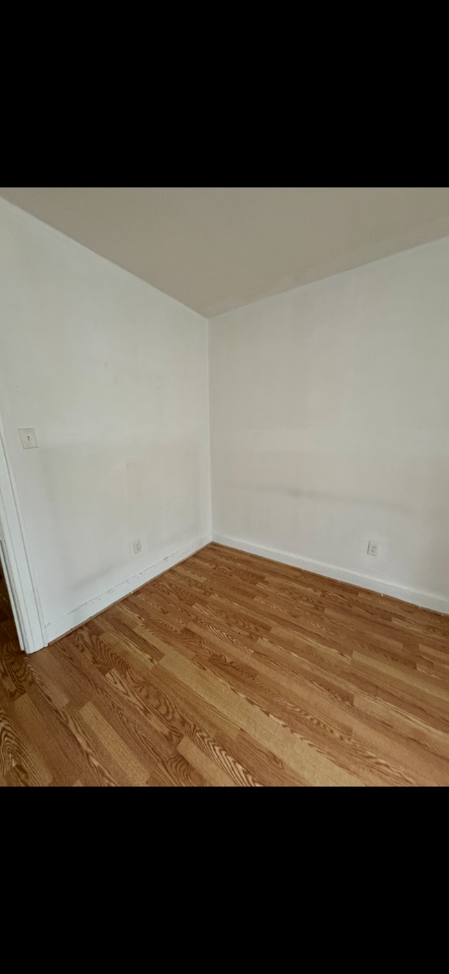 Photo - 30-17 34th St