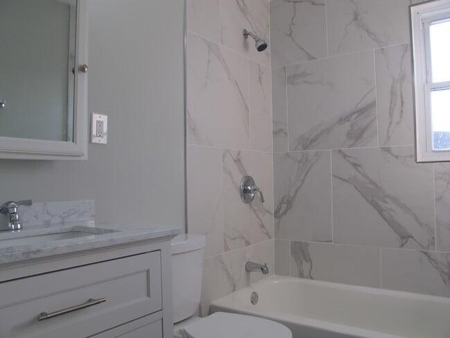 Building Photo - 175 Seaton Rd Unit #3