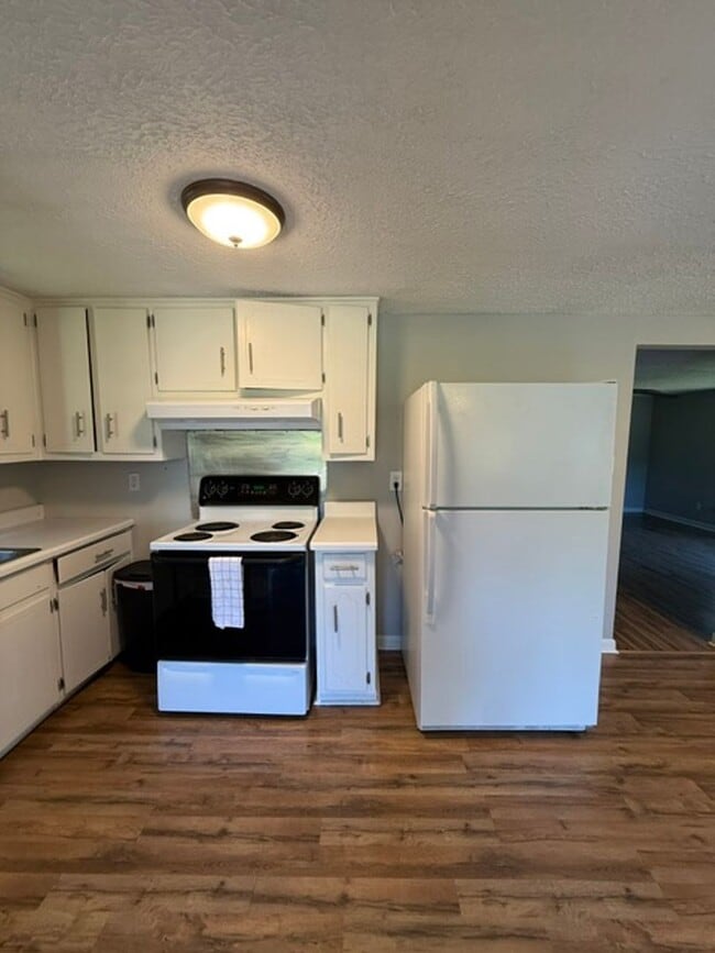 30 Henderson Rd