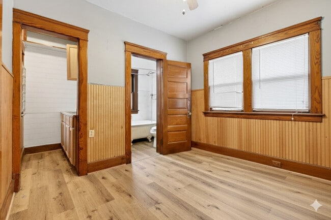 Photo - 2977 E 66th St