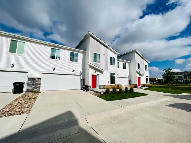 Photo - 327 NE Otter Dr