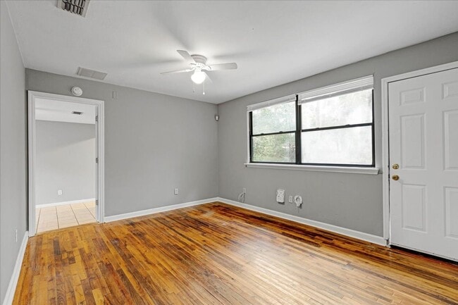 Photo - 3 bed 2 Bath house with fenced-in yard on Pepper dr! Available now!