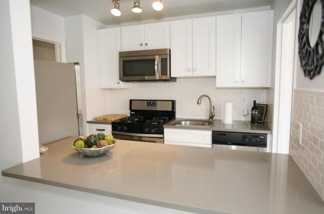 Photo - 2401 H St NW Unit 504