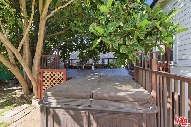 Photo - 1301 Angelus Ave