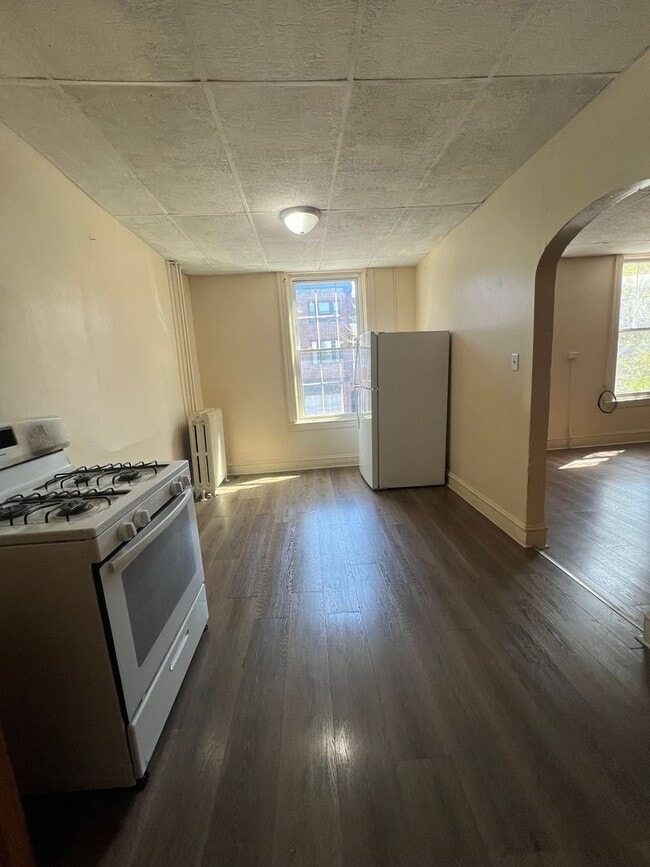 Photo - 114 1/2 S Queen St Unit APT-2