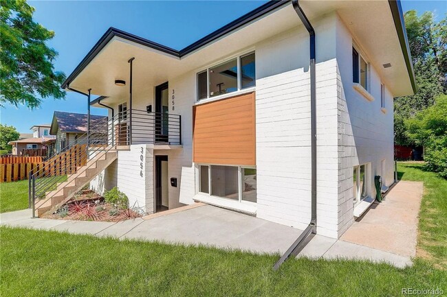 Building Photo - 3056 S Galapago St