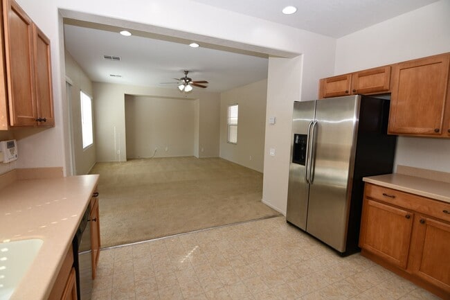 Photo - 2689 Niddrie Ave