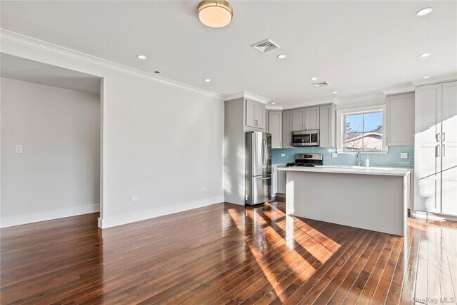 Photo - 385 Midland Ave Unidad 2