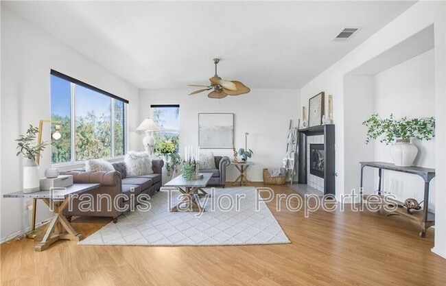 Photo - 33422 Scarborough Ln