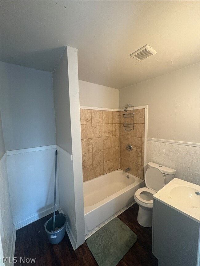 2926 E 123rd St Unit Upper