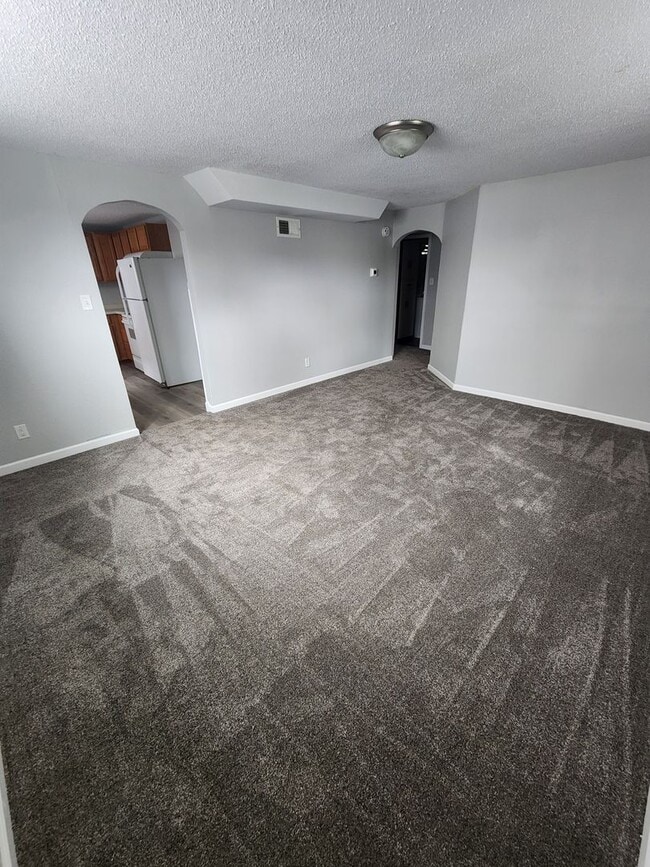Building Photo - 1024 N 15th St Unit Lower