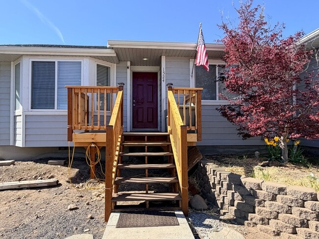 Photo - EPHRATA- 2+ bed/2 bath home with private deck w/ hillside views, d/w, a/c and garage! W/S/G paid!