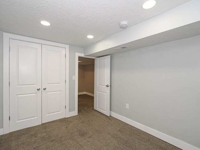 Photo - 5 Bedroom, 2.5 Bathrooms Home