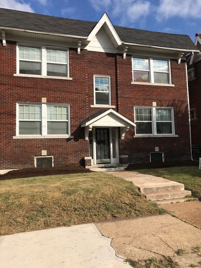 Building Photo - 1224 Tamm Ave Unit 1224 Tamm Ave Apt 2N