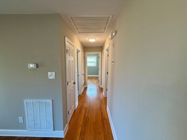 Photo - Statesville - HWY 21 - 3 BD/ 1 BA