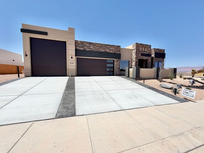 Photo - Beautiful Single-Level Home with Trail Access & Stunning Views!!!