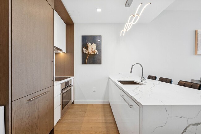 Photo - 45-30 Pearson St