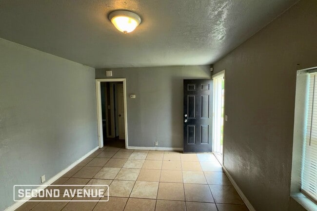 Photo - 2212 Miramar Blvd