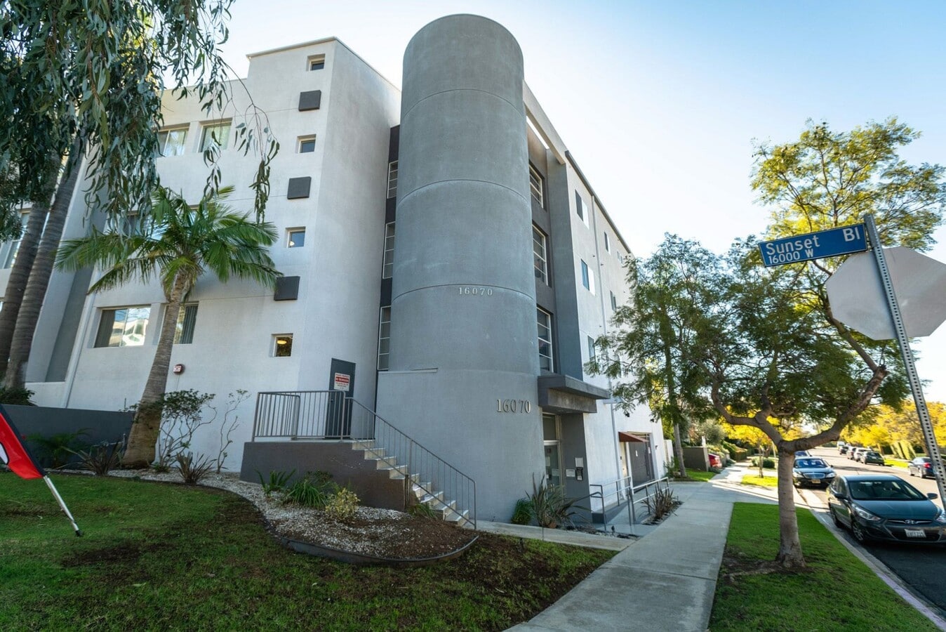 Photo - 16070 Sunset Blvd