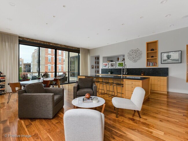 Photo - 1302 W Erie St