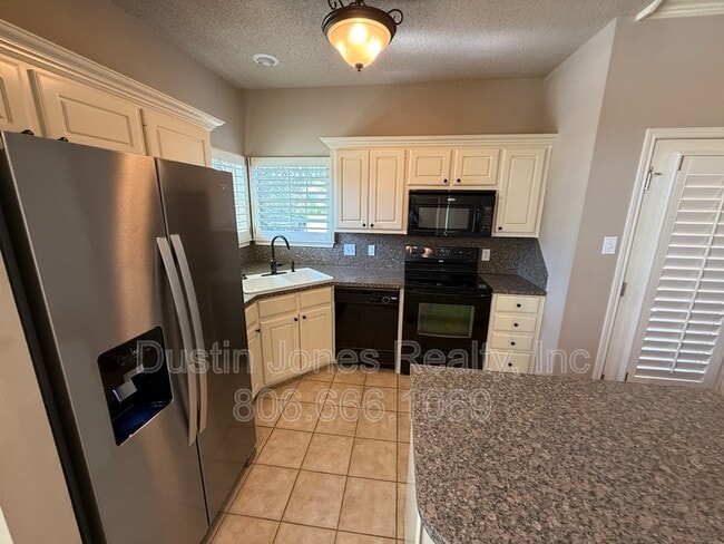 Photo - 6020 102nd St