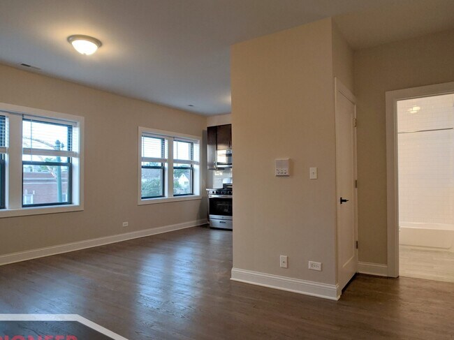Photo - 3407 W Fullerton Ave Unidad 3D
