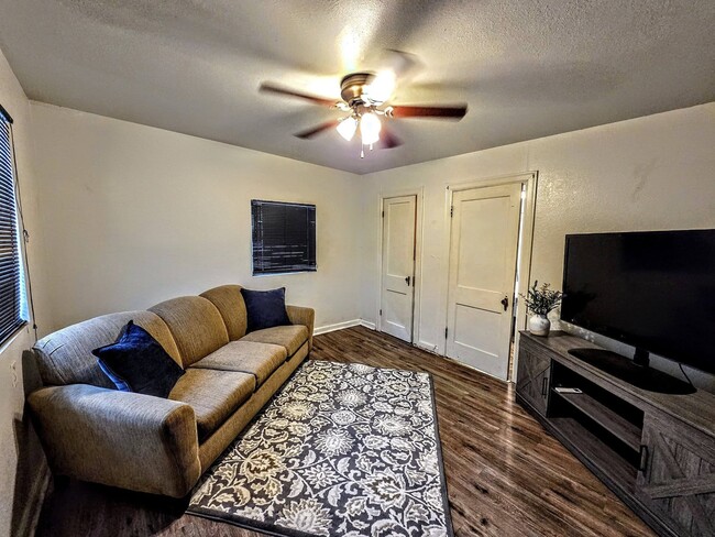 Photo - 1008 Runnels St Unidad A