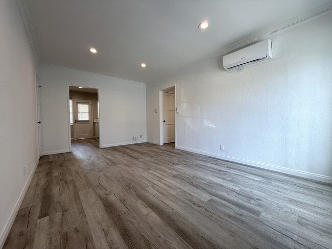 Photo - 5670 San Vicente Blvd Unit #2
