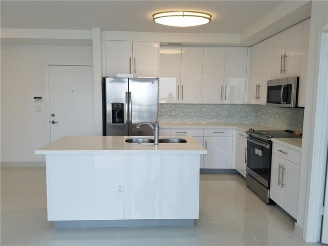 Building Photo - 2651 NE 212th Ter Unit 302 Rental