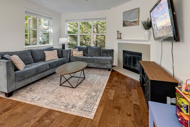 Photo - 3 Bed/ 2.75 Bath Townhome in Lynwood